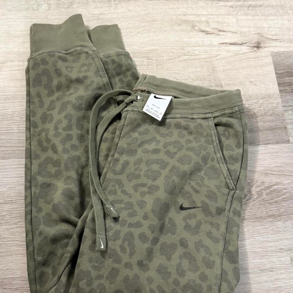 Nike olive green leopard print